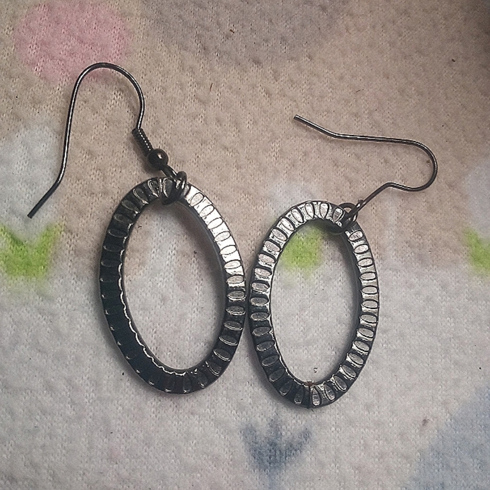 Vintage oval shaped dangle earrings
